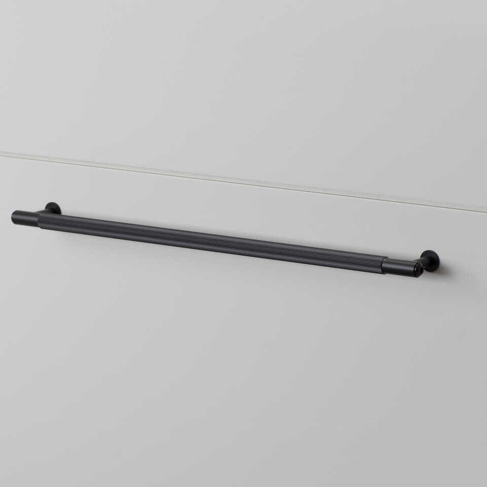 Buster +Punch Pull Bar Linear svart - Large
