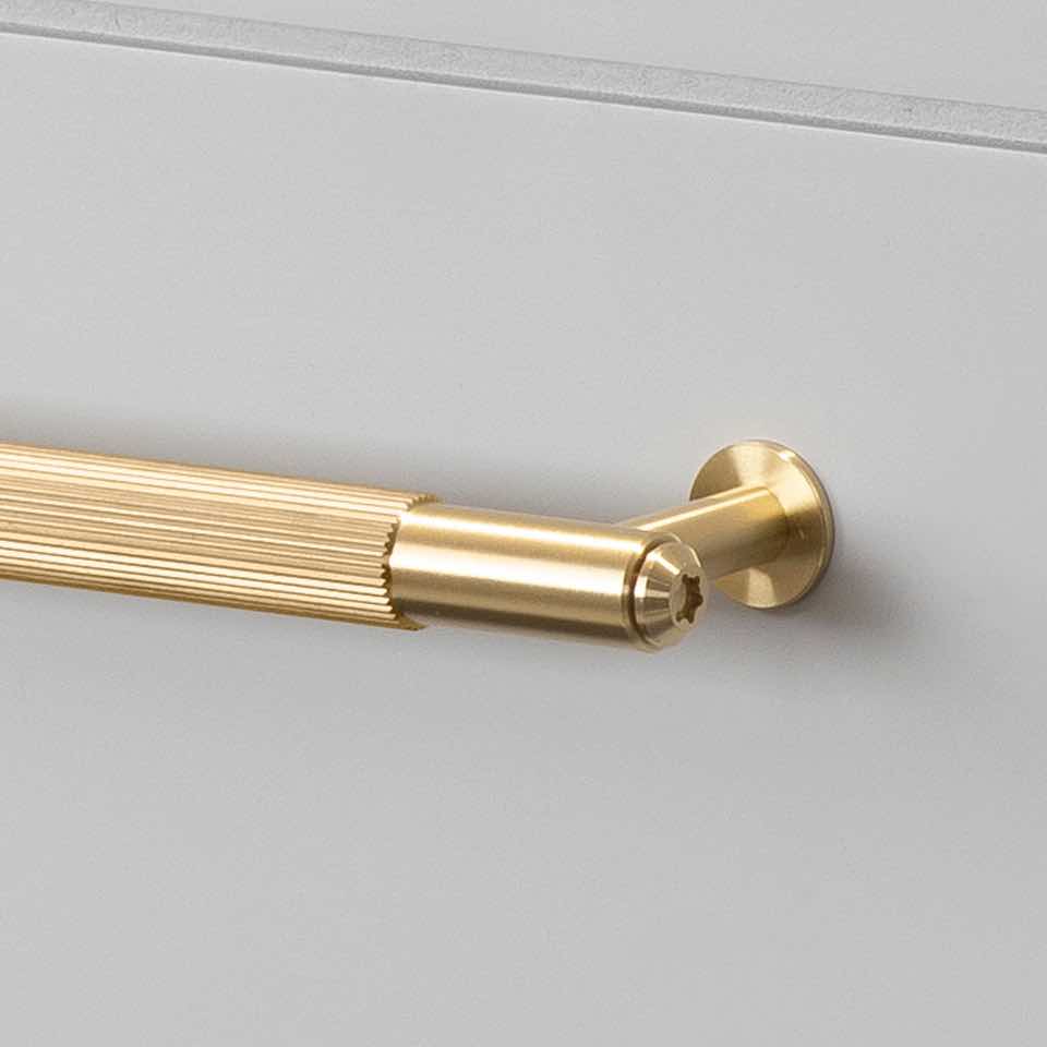 Detail 960x960 1. Pull Bar Small Linear Brass