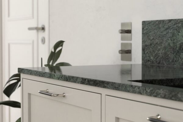 garnit verde savanna shakerkök 1353 förnicklad lädersvept svart 1