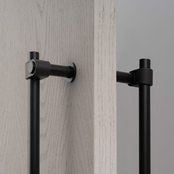 Buster Punch Cast Pull Bar Double Black Detail