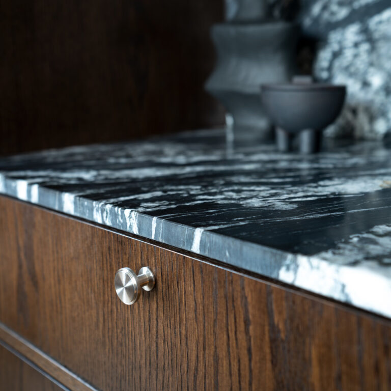 Fler än 800 produkter från Beslag Design – frontapply.se