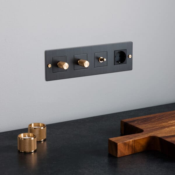 Buster Punch EU El Electricity 4G Wall Plate Toggle Strombrytare Dimmer Schuko Socket Eluttag Coin Caps Smoked Bronze Brass Massing 1 Sq