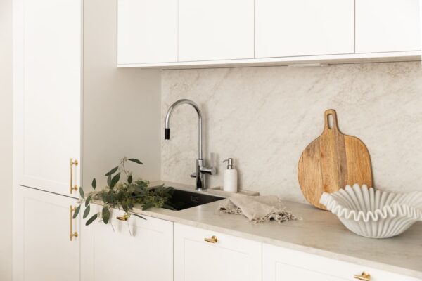 FRONTAPPLYxIDA Bankskiva Keramik Bricmate Blandare Diskho Tapwell Beslag Design kok HTH 1500x1000 1