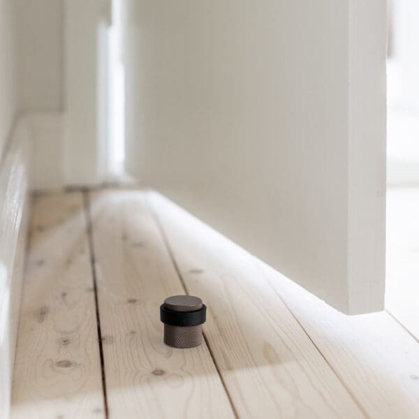 Beslag Design Dorrstopp Helix Mork Brons 753014 41 1