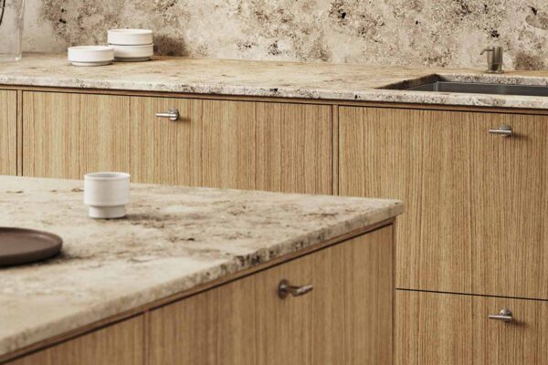 Köksö med kalksten Jura Grey som bänkskiva