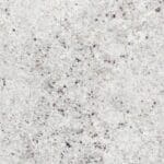 Granit Colonial White detalj på del av stenblock